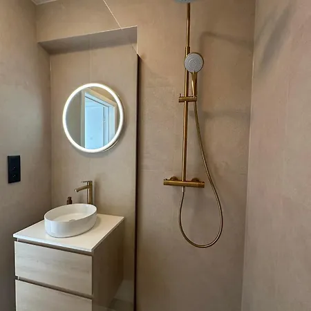 - Met Prachtig Zeezicht! *